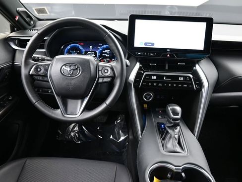 Used 2024 Toyota Venza Limited image 19