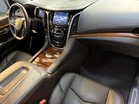 Used 2020 Cadillac Escalade ESV Premium Luxury AWD/4WD image 50