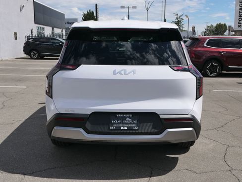 New 2026 Kia EV9 Light image 5