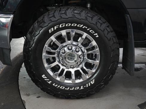 Used 2017 Ford F250 XLT w/ XLT Premium Package AWD/4WD image 29