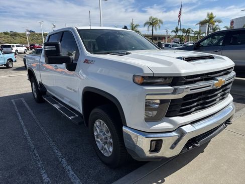 Used 2025 Chevrolet Silverado 2500 LT image 3