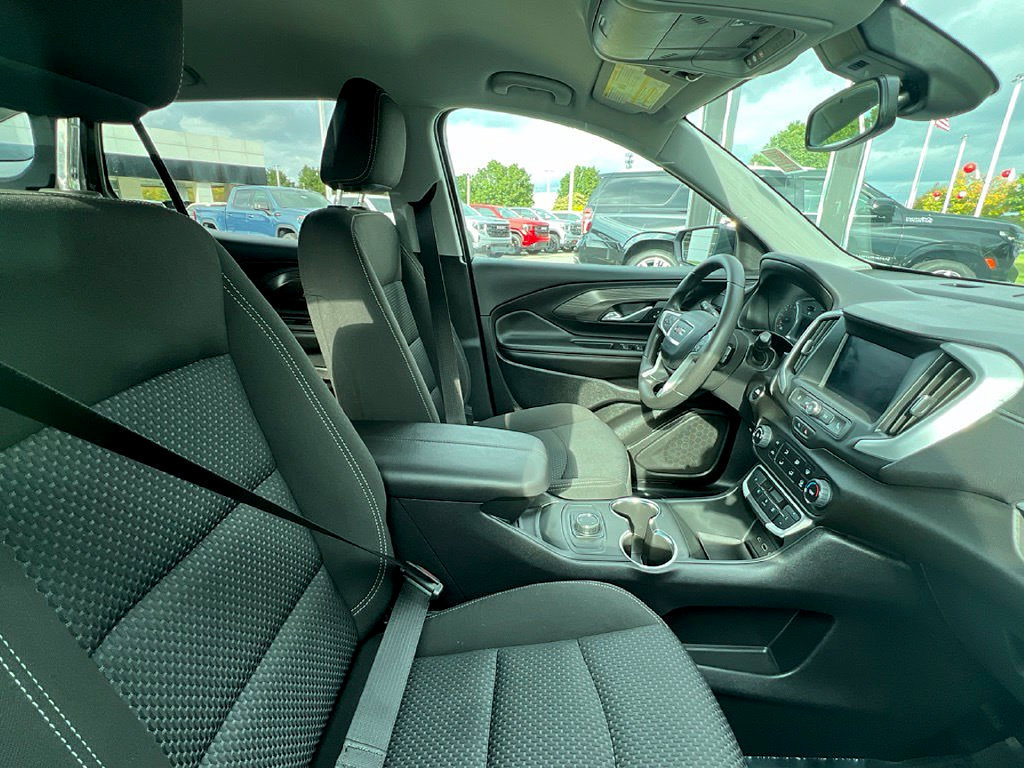 Used 2024 GMC Terrain SLE w/ Elevation Edition AWD/4WD image 8
