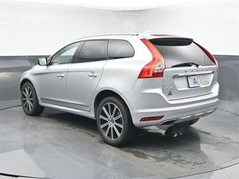 Used 2017 Volvo XC60 T6 Inscription w/ Climate Package image 6
