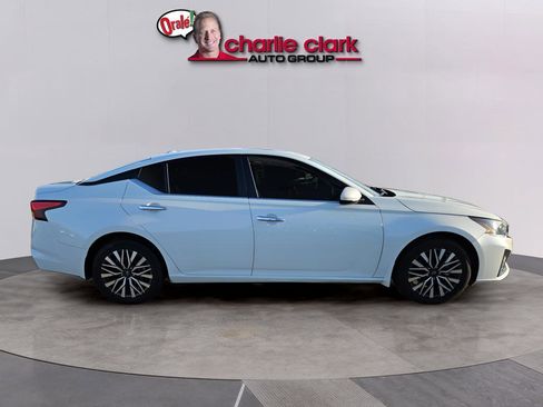 Used 2023 Nissan Altima 2.5 SV w/ SV Premium Package image 6