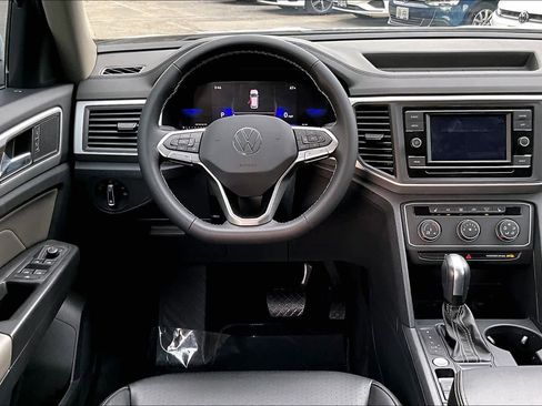 Certified 2023 Volkswagen Atlas SE image 6
