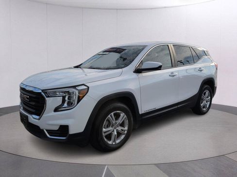 Used 2024 GMC Terrain SLE FWD image 1