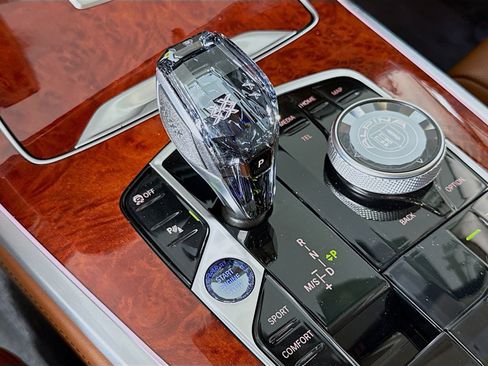 Certified 2024 BMW ALPINA XB7 image 17