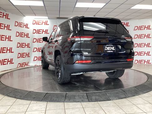 Used 2024 Jeep Grand Cherokee Altitude AWD/4WD image 5