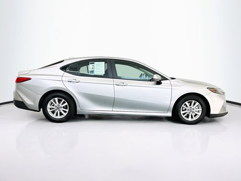 Used 2025 Toyota Camry LE image 10