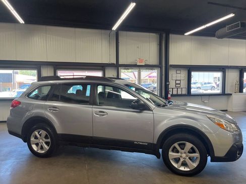 Used 2014 Subaru Outback 2.5i AWD/4WD image 12