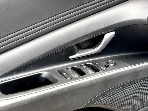 Used 2025 Hyundai Elantra Limited FWD image 11