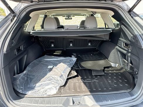 Used 2025 Subaru Outback Premium AWD/4WD image 32