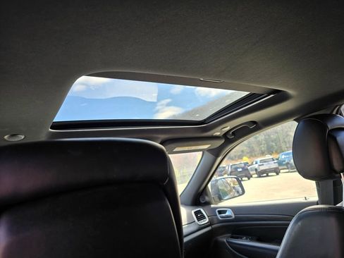 Used 2020 Jeep Grand Cherokee Laredo w/ Quick Order Package 2BN North image 12