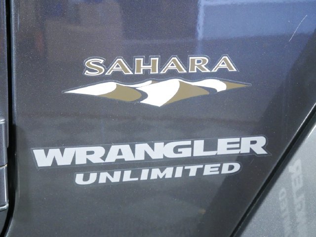 Used 2017 Jeep Wrangler Unlimited Sahara AWD/4WD image 9