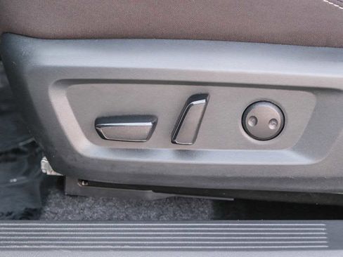 Used 2025 Nissan Rogue SV AWD/4WD image 23