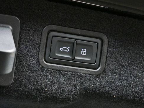 Used 2023 Audi A8 L 3.0T AWD/4WD image 12