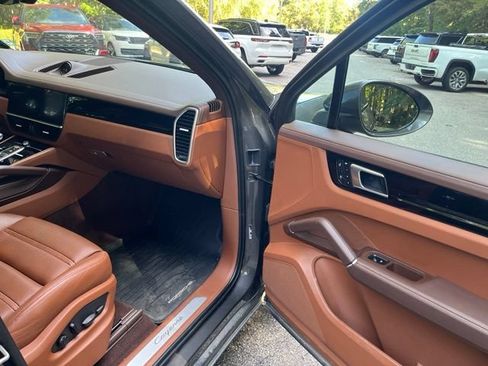 Used 2023 Porsche Cayenne Platinum Edition AWD/4WD image 10