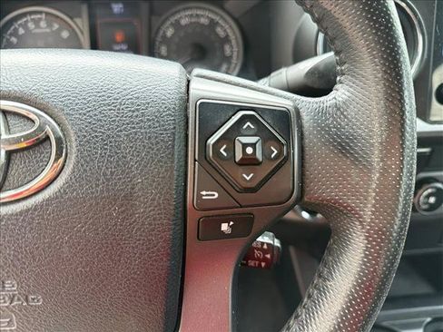 Used 2017 Toyota Tacoma TRD Sport w/ Tow Package (A/T) AWD/4WD image 15