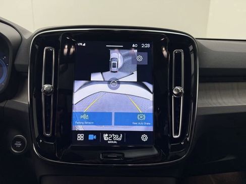 Certified 2025 Volvo XC40 B5 Plus image 18