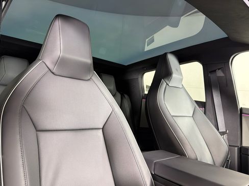 Used 2025 Tesla Cybertruck Cyberbeast AWD/4WD image 15
