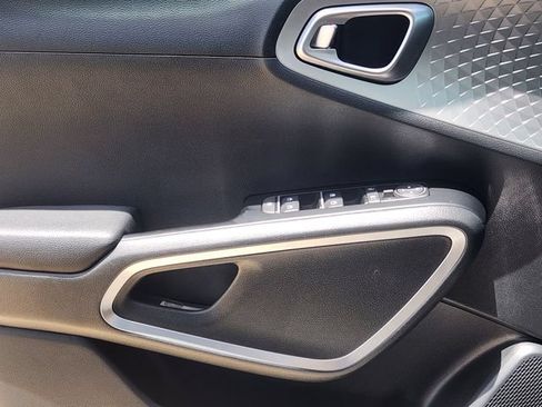 Certified 2025 Kia Soul LX w/ LX Technology Package FWD image 23