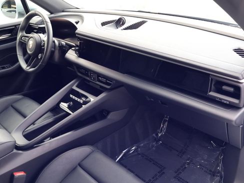 Certified 2025 Porsche Macan Electric RWD image 24