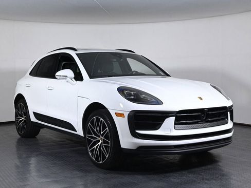 Certified 2026 Porsche Macan AWD/4WD image 9