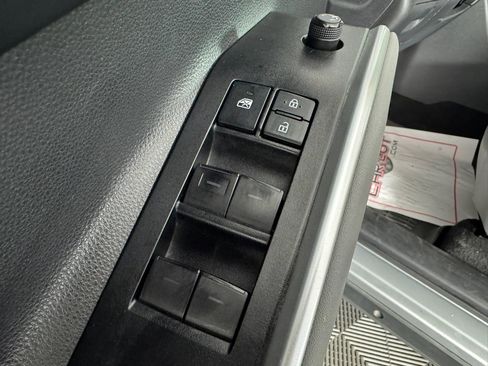 Used 2021 Toyota Highlander XLE image 42