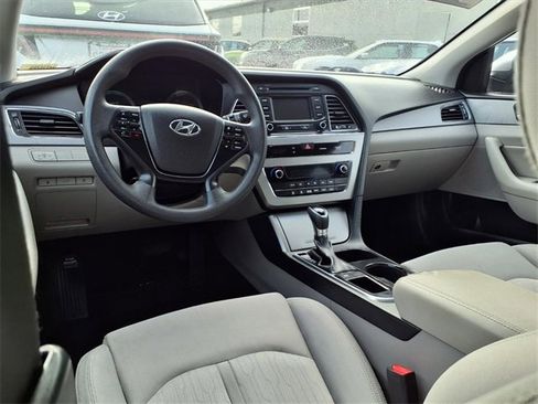 Used 2016 Hyundai Sonata SE image 8