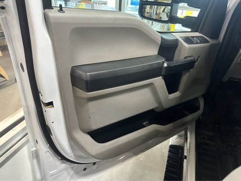 Certified 2017 Ford F250 XL w/ STX Appearance Package image 5