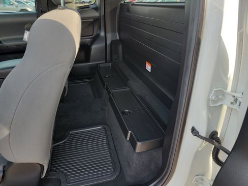 Certified 2021 Toyota Tacoma SR image 17