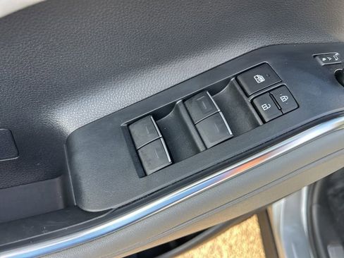 Used 2024 Toyota Highlander Platinum FWD image 36