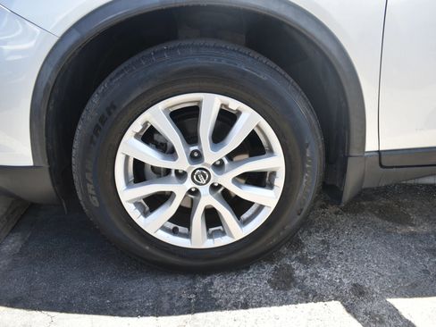 Used 2019 Nissan Rogue SV image 19