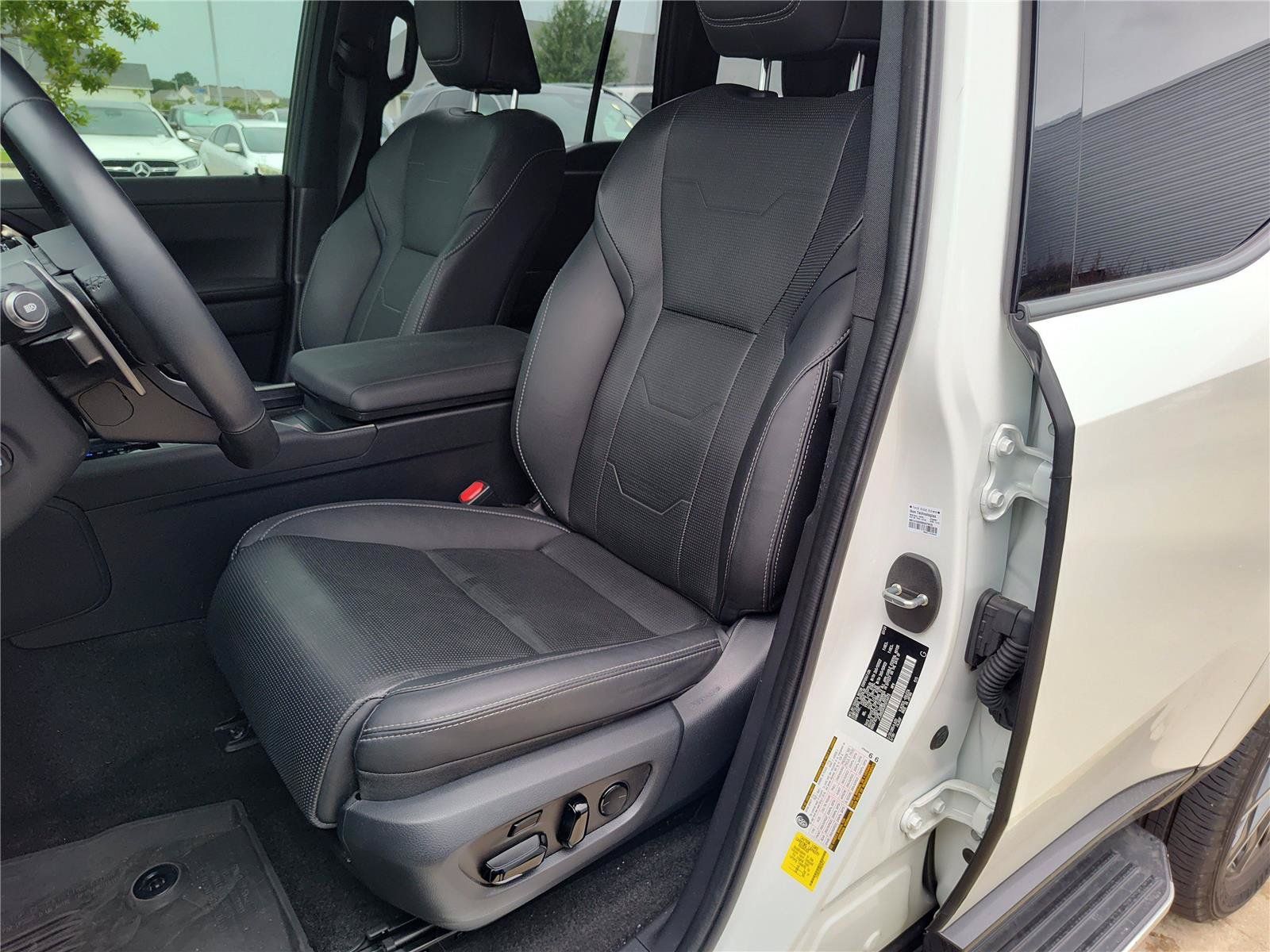Used 2024 Lexus GX 550 w/ Accessory Package (Z1) AWD/4WD image 18