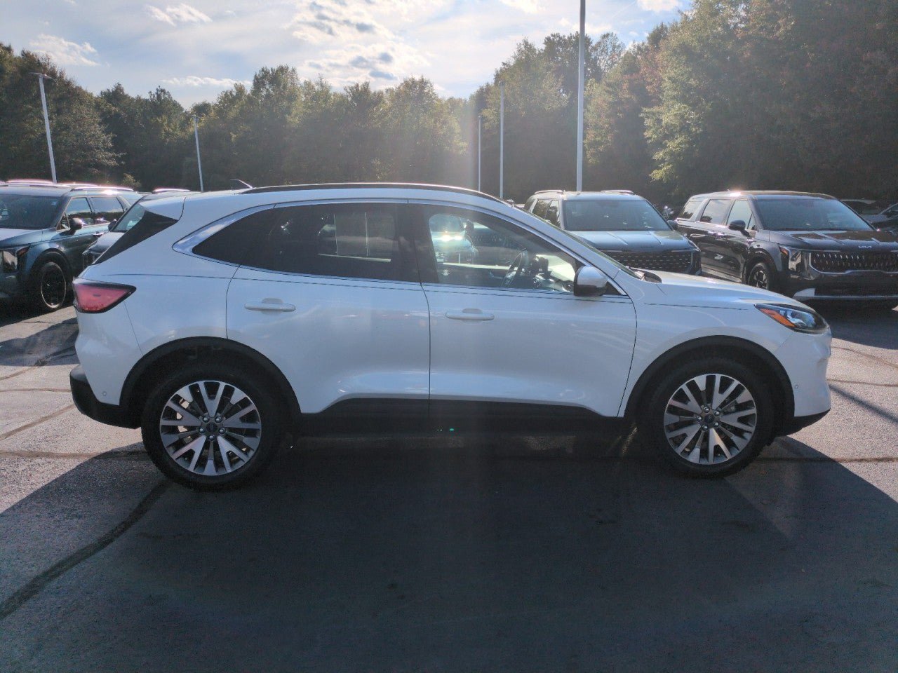Used 2020 Ford Escape Titanium w/ Titanium Premium Package 2.0 AWD/4WD image 8