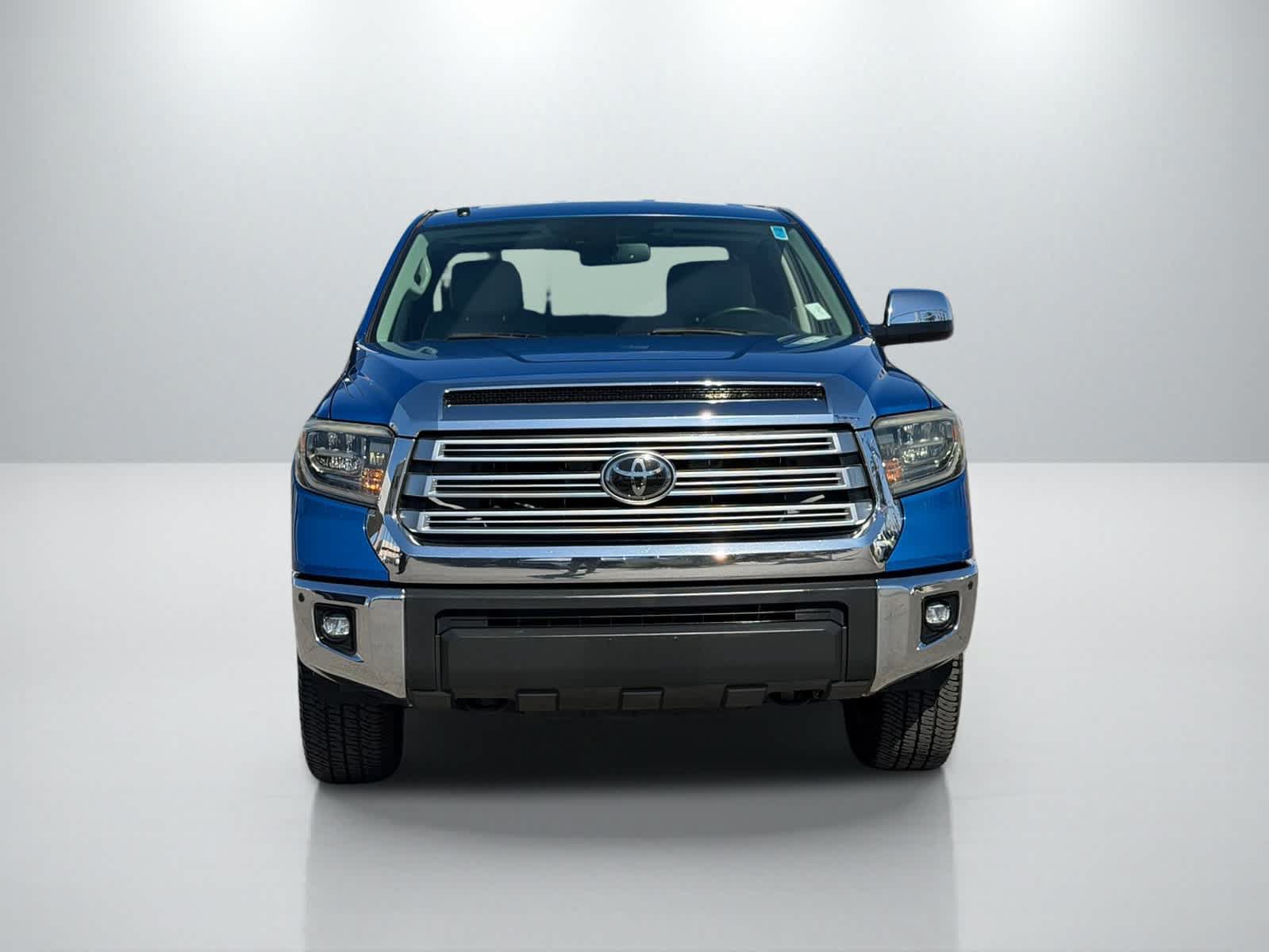 Used 2018 Toyota Tundra Limited w/ Limited Premium Package AWD/4WD image 11