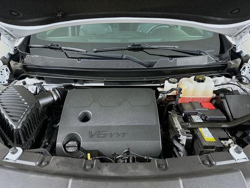 Used 2023 Chevrolet Traverse LT w/ Rear Camera Mirror Package image 34