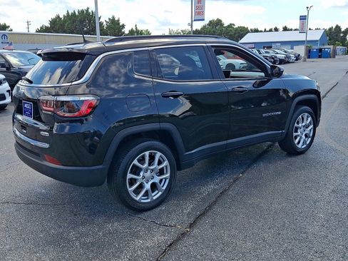 Used 2023 Jeep Compass Latitude AWD/4WD image 6