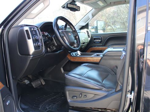 Used 2019 Chevrolet Silverado 2500 High Country w/ Duramax Plus Package AWD/4WD image 15