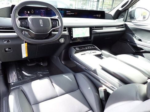 New 2025 Lincoln Navigator Reserve w/ Jet Appearance Package image 17