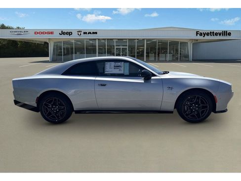Used 2024 Dodge Charger R/T w/ Plus Group image 2