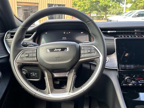 New 2025 Jeep Grand Cherokee Limited w/ Black Appearance Package image 11