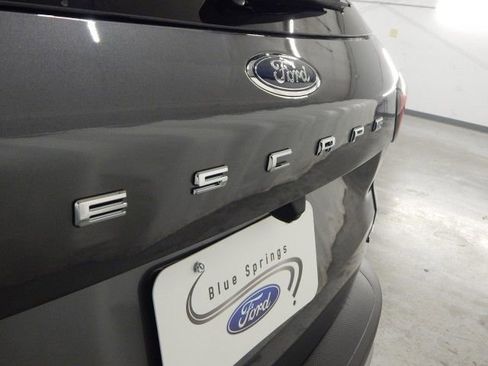 Used 2025 Ford Escape SE image 6