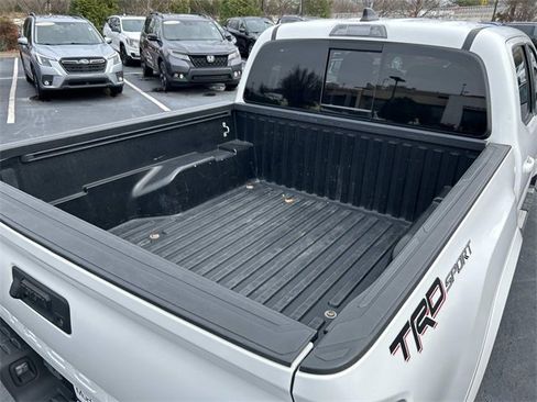 Used 2020 Toyota Tacoma TRD Sport w/ Technology Package image 12