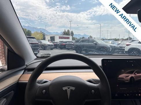 Used 2023 Tesla Model Y Long Range AWD/4WD image 19