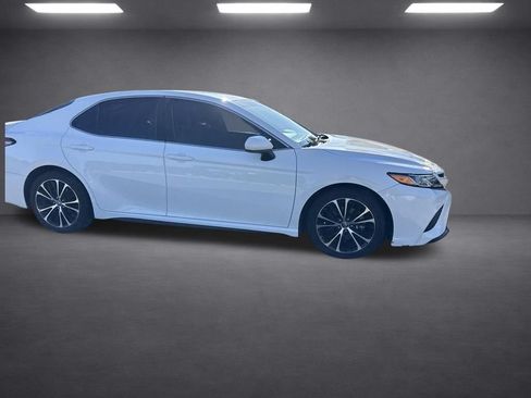 Used 2018 Toyota Camry SE FWD image 13