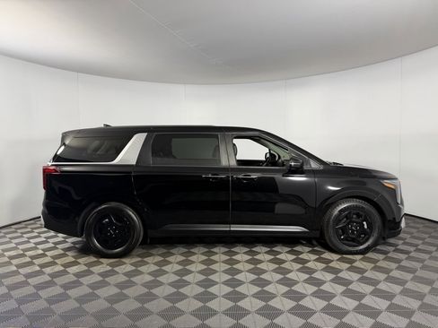 Used 2025 Kia Carnival image 5