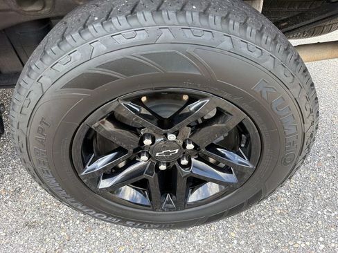 Used 2021 Chevrolet Silverado 1500 LT Trail Boss AWD/4WD image 16