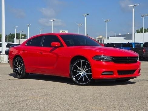 Used 2022 Dodge Charger SXT RWD image 2