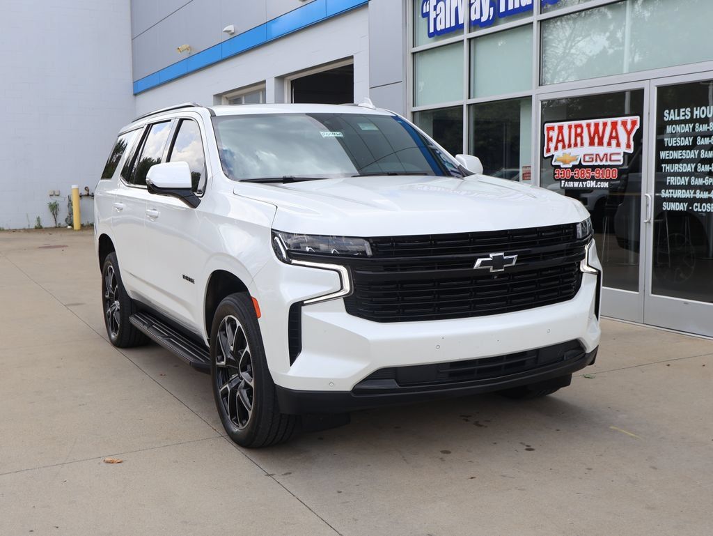Used 2024 Chevrolet Tahoe RST w/ Luxury Package AWD/4WD image 2